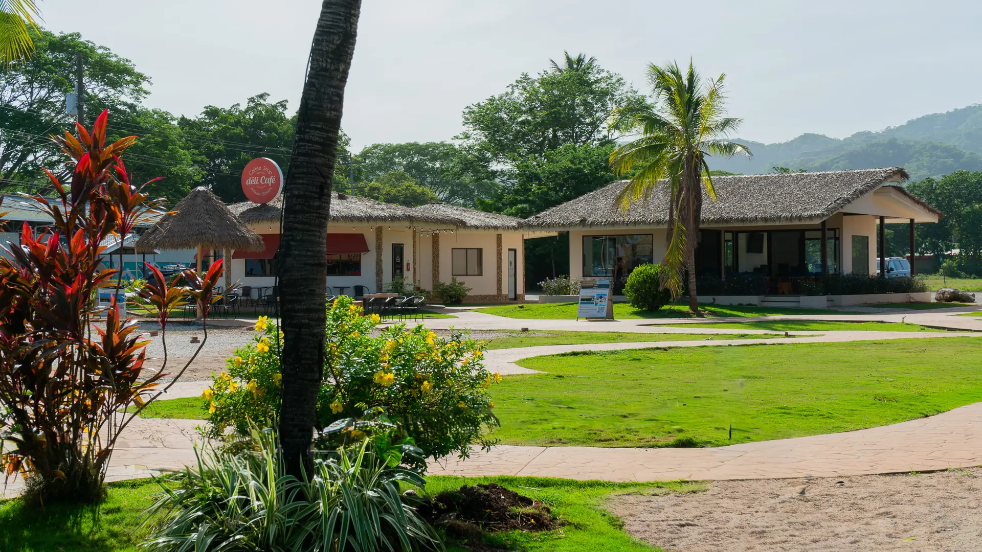 Single-story homes with gardens near the beach in Guanacaste